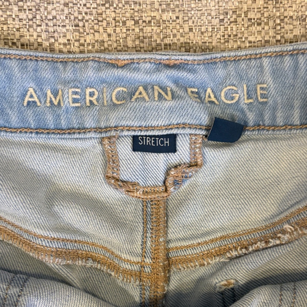 American Eagle Outfitters Women's Light Wash very baggy Jeans - Picture 4 of 6